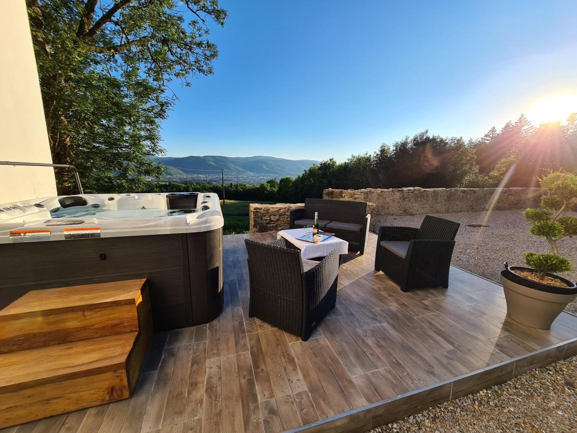 Gite Confortable Avec Spa Prive Et Confort Moderne Pont-de-Larn Luaran gambar